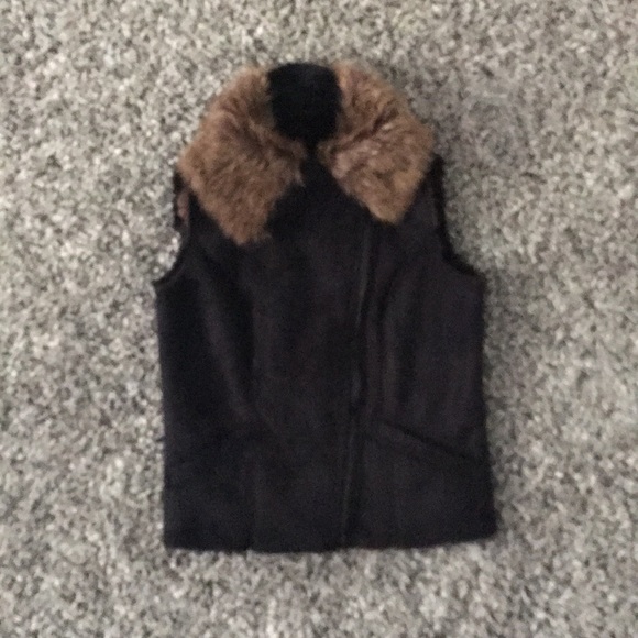 révue S faux fur black vest - Picture 2 of 5